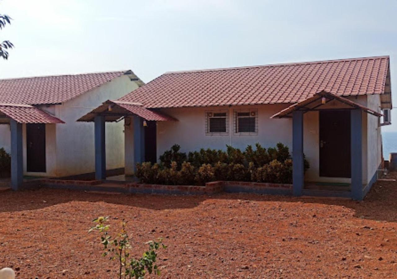 Sea King Beach Resort Ganpatipule Exterior foto